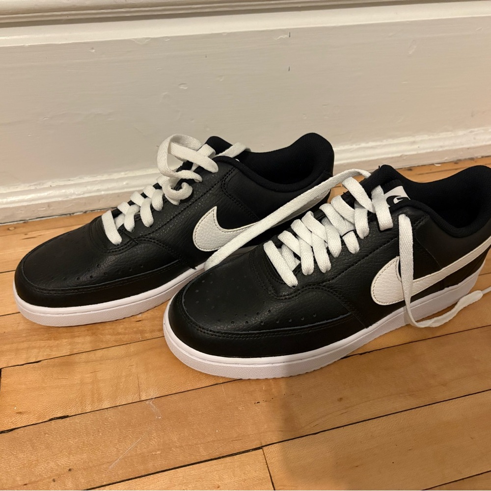 Nike Women's Black and White Sneakers
